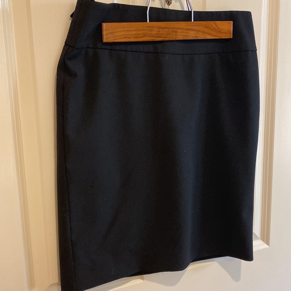 Three skirt lot- Banana and Express size 0 - Picture 5 of 12